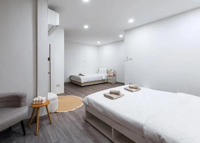 Modern Muji Style Townhouse Ari Area 公寓 *